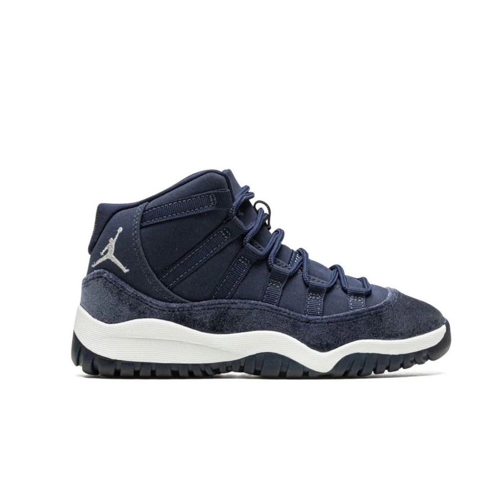 Air Jordan 11 Midnight Navy Velvet